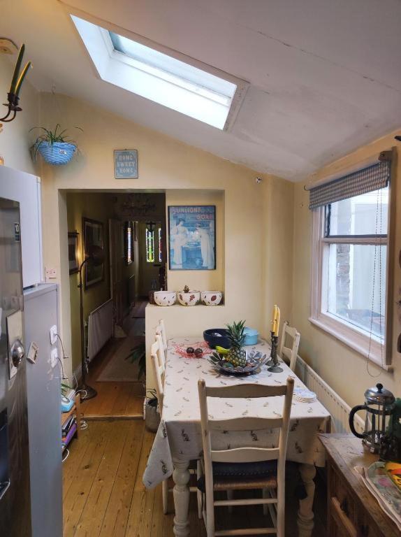 Cosy London Double Room Near Wimbledon Bagian luar foto