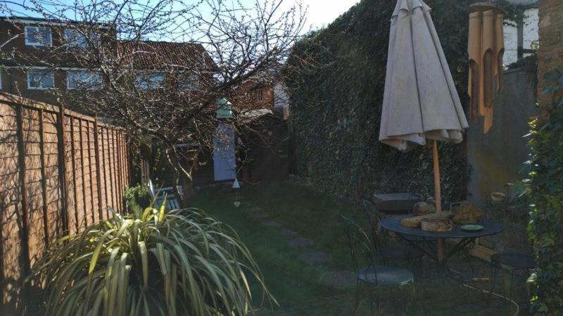 Cosy London Double Room Near Wimbledon Bagian luar foto