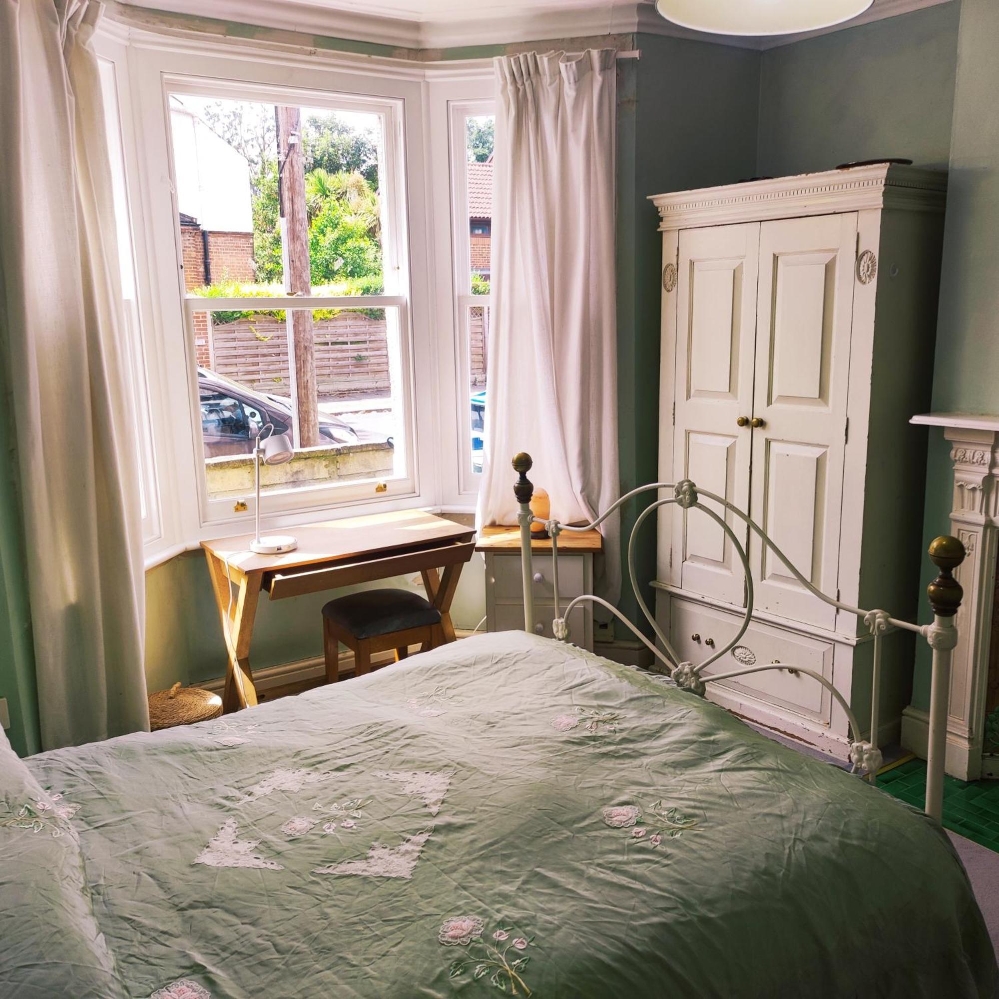 Cosy London Double Room Near Wimbledon Bagian luar foto